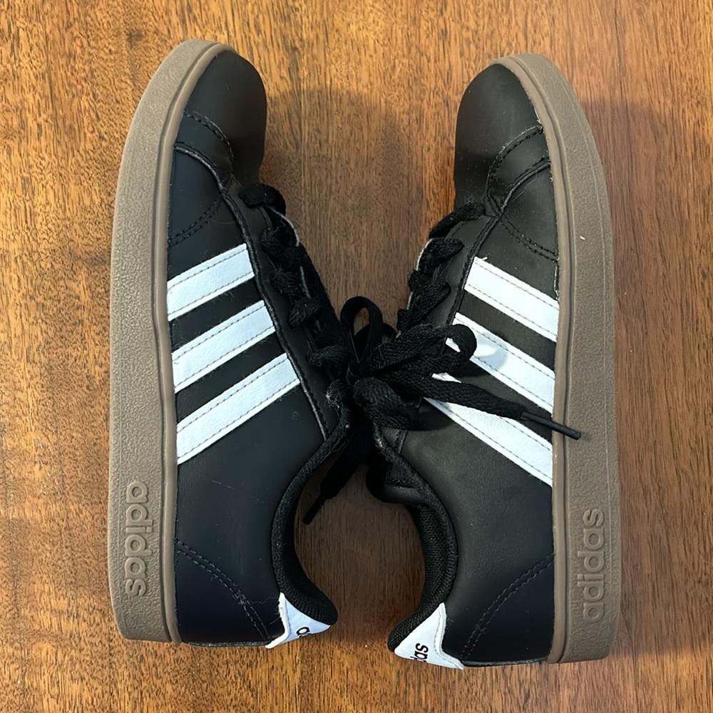 Adidas Black Synthetic Leather Youth Sneaker Size 2 - Picture 3 of 7